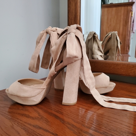 Wild Diva Heels ✨️ - Picture 4 of 11